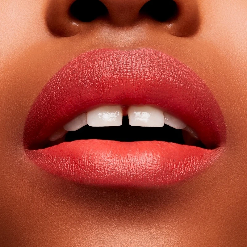 MAC Powder Kiss Velvet Blur Slim Stick 2 Gr. - Hot Paprika 6 MAC Powder Kiss Velvet Blur Slim Stick 2 Gr. - Hot Paprika - Billede 5